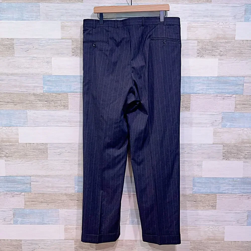 Southwick Bespoke Striped 3 Button Suit Gray Wool Mens 44R 36x31 Pleated Pants